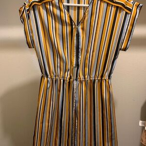 Multicolored dress with gold zipper and cute details
